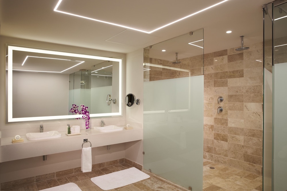 Preferred Club Governor Suite Ocean Front King del hotel Dreams Sapphire Resort and Spa - All Inclusive. Foto 4