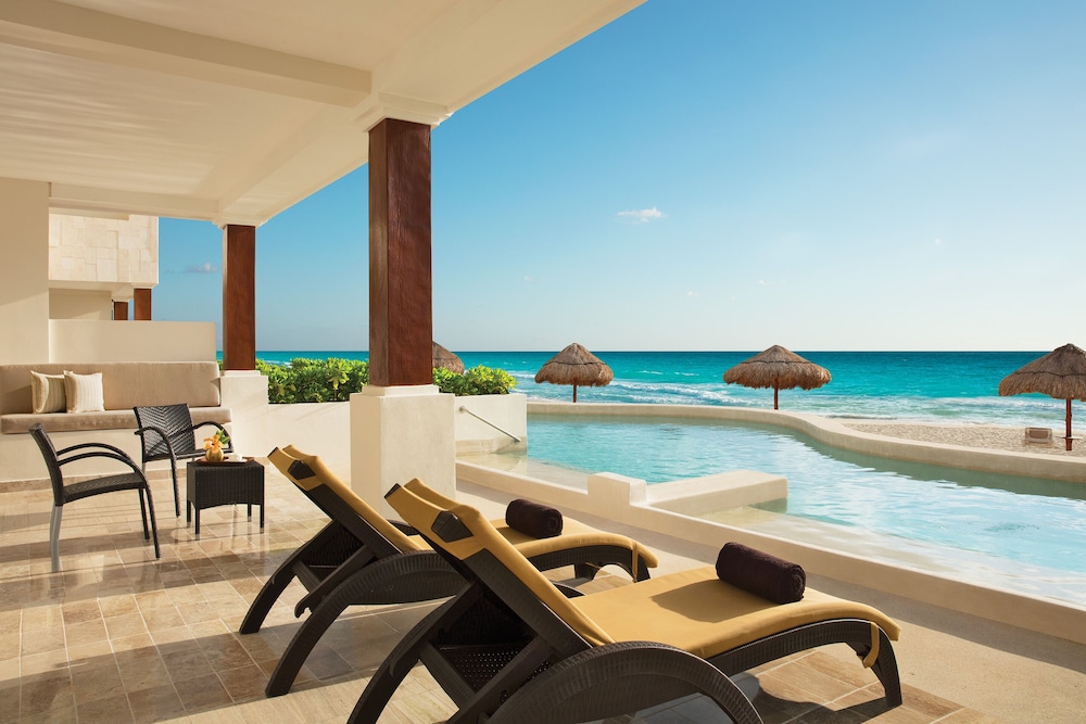 Preferred Club Master Suite Ocean Front Swim Out King del hotel Dreams Sapphire Resort and Spa - All Inclusive. Foto 2