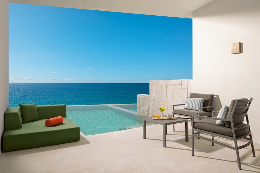 Club Junior Suite Ocean Front Swim Out King del hotel Dreams Sapphire Resort and Spa - All Inclusive. Foto 1