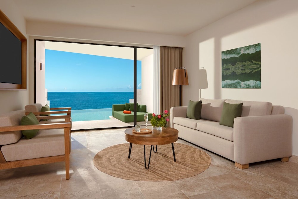 Club Master Suite Ocean Front Swim Out King del hotel Dreams Sapphire Resort and Spa - All Inclusive. Foto 1