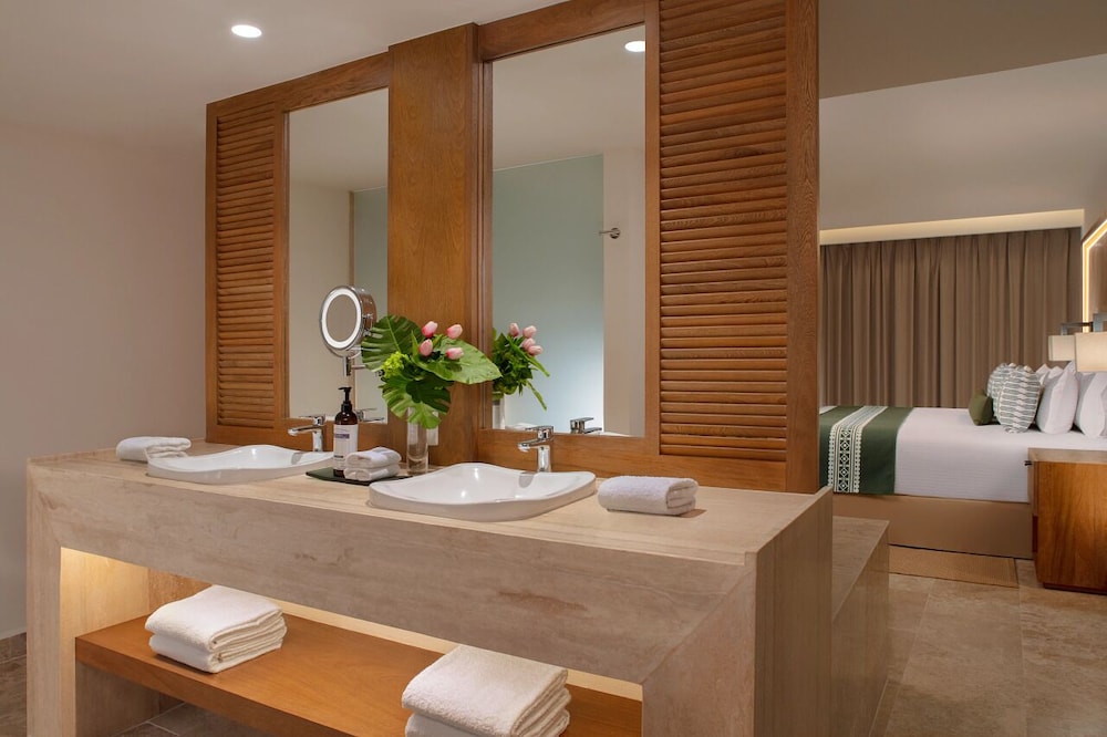 Club Master Suite Ocean Front Swim Out King del hotel Dreams Sapphire Resort and Spa - All Inclusive. Foto 4