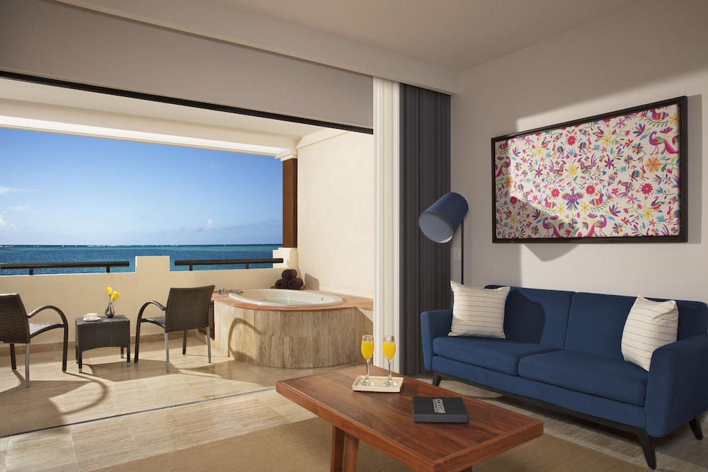Preferred Club Junior Suite Ocean Front King del hotel Dreams Sapphire Resort and Spa - All Inclusive. Foto 1