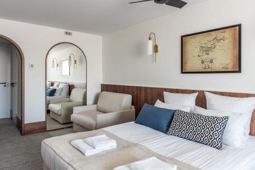 Business Triple Room with Extra Bed del hotel Airinn Vilnius. Foto 4