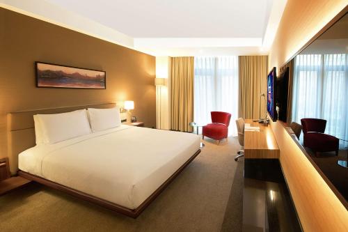 Habitación con cama extragrande del hotel Doubletree By Hilton Istanbul Old Town. Foto 2