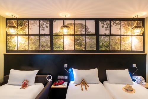 Suite Familiar Estándar con 2 habitaciones comunicadas del hotel ibis Styles Parc des Expositions de Villepinte. Foto 3