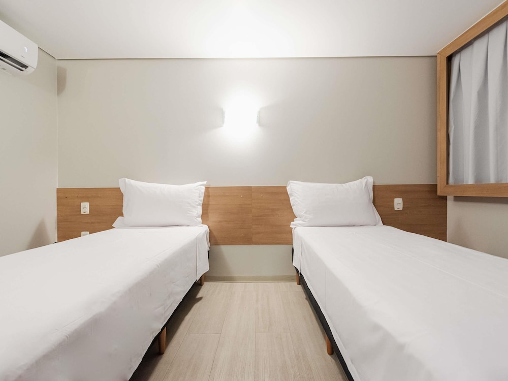 Habitación estándar con 2 camas individuales del hotel Ibis Styles Goiânia Shopping Estação. Foto 7