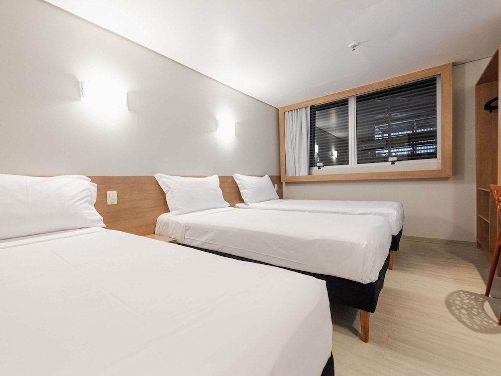 Habitación Estándar con 3 camas individuales del hotel Ibis Styles Goiânia Shopping Estação