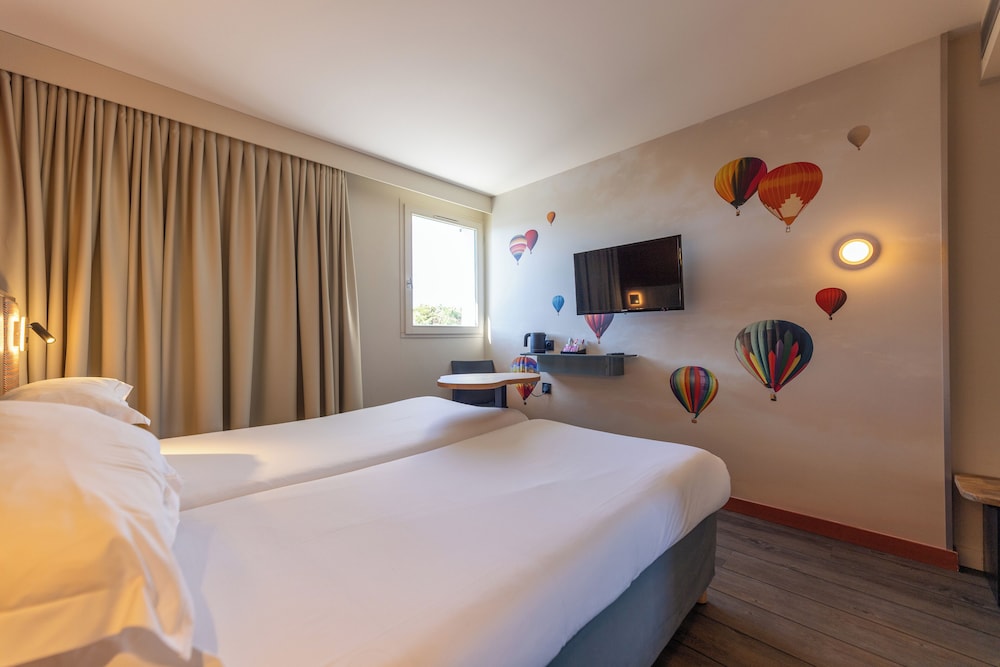 Habitación Classic con 2 camas individuales del hotel ibis Styles Saint-Jean-de-Luz Donibane. Foto 1