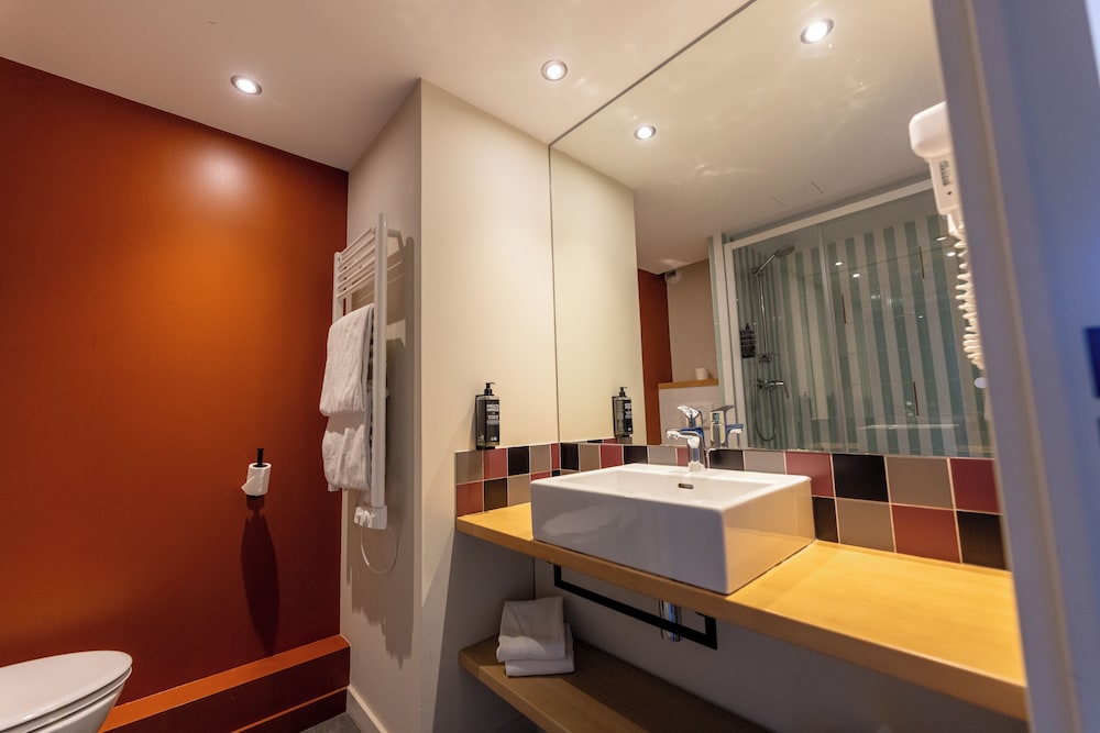 Habitación Classic con 2 camas individuales del hotel ibis Styles Saint-Jean-de-Luz Donibane. Foto 4
