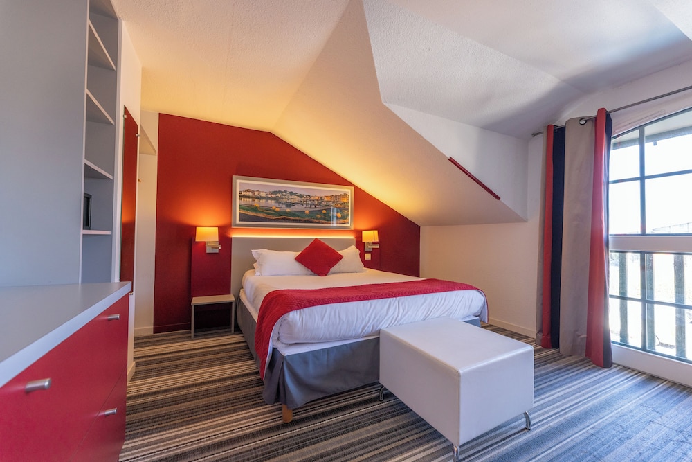 Habitación Classic familiar con 1 cama doble, 2 camas individuales o 1 sofá cama del hotel ibis Styles Saint-Jean-de-Luz Donibane