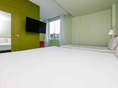 Apartamento estándar adaptado con 1 cama queen - size y 1 cama individual del hotel Ibis Styles Manaus. Foto 6
