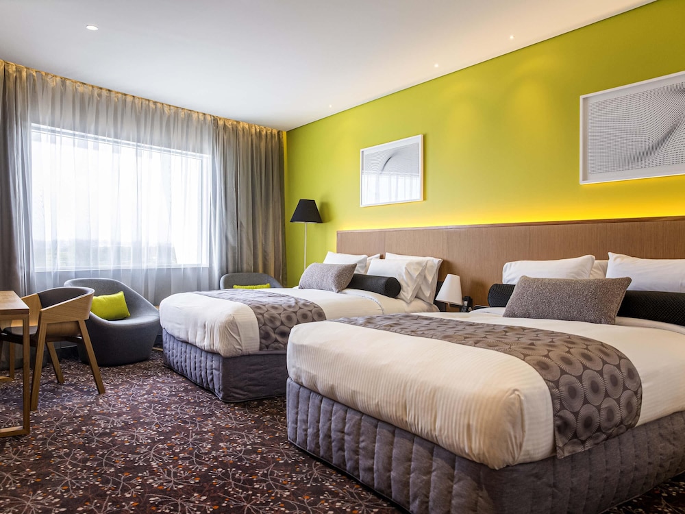 Habitación Estándar con 2 camas Queen del hotel Mercure Sydney Liverpool. Foto 3