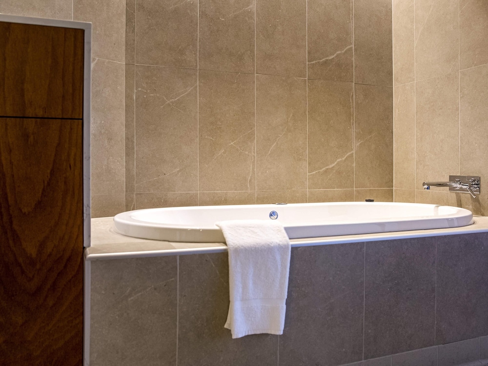Apartamento Deluxe con 1 cama King Size del hotel Mercure Sydney Liverpool. Foto 5