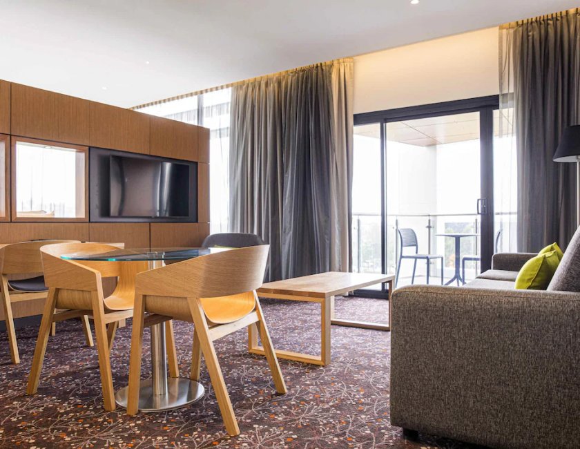 Apartamento Lujo 1 Cama king 1 habitación del hotel Mercure Sydney Liverpool. Foto 3
