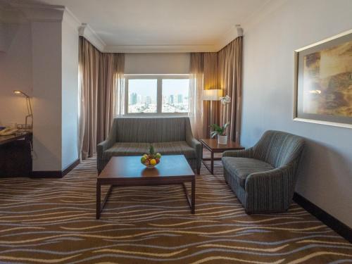Suite Premium del hotel Copthorne Downtown Abu Dhabi. Foto 4