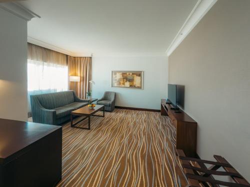 Suite Premium del hotel Copthorne Downtown Abu Dhabi. Foto 5