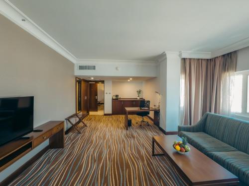 Suite Premium del hotel Copthorne Downtown Abu Dhabi. Foto 6