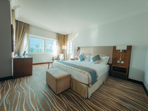 Habitación Club con acceso al salón executive del hotel Copthorne Downtown Abu Dhabi. Foto 1