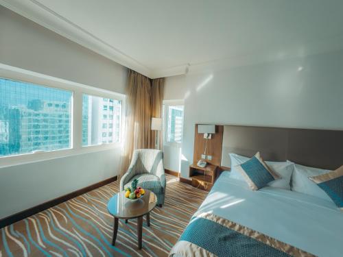 Habitación Club con acceso al salón executive del hotel Copthorne Downtown Abu Dhabi. Foto 4