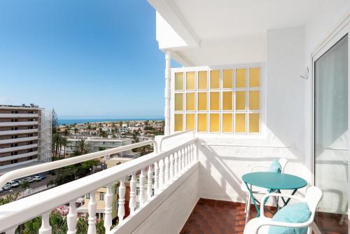 Habitación doble Vista Parcial Mar Balcón o Terraza Superior del hotel Gold By Marina - Adults Only. Foto 4