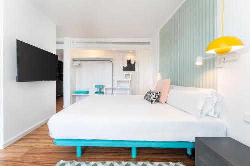 Junior suite Balcón o Terraza Superior 1 Cama doble del hotel Gold By Marina - Adults Only. Foto 4