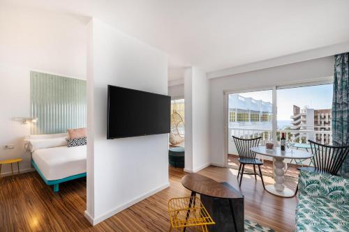 Junior suite Balcón o Terraza Superior 1 Cama doble del hotel Gold By Marina - Adults Only. Foto 5