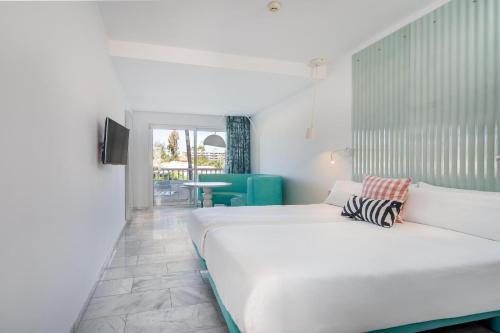 Habitación Doble con balcón del hotel Gold By Marina - Adults Only. Foto 10