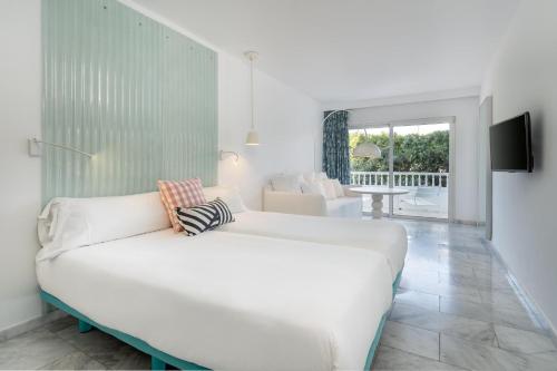 Habitación Doble con balcón del hotel Gold By Marina - Adults Only. Foto 5