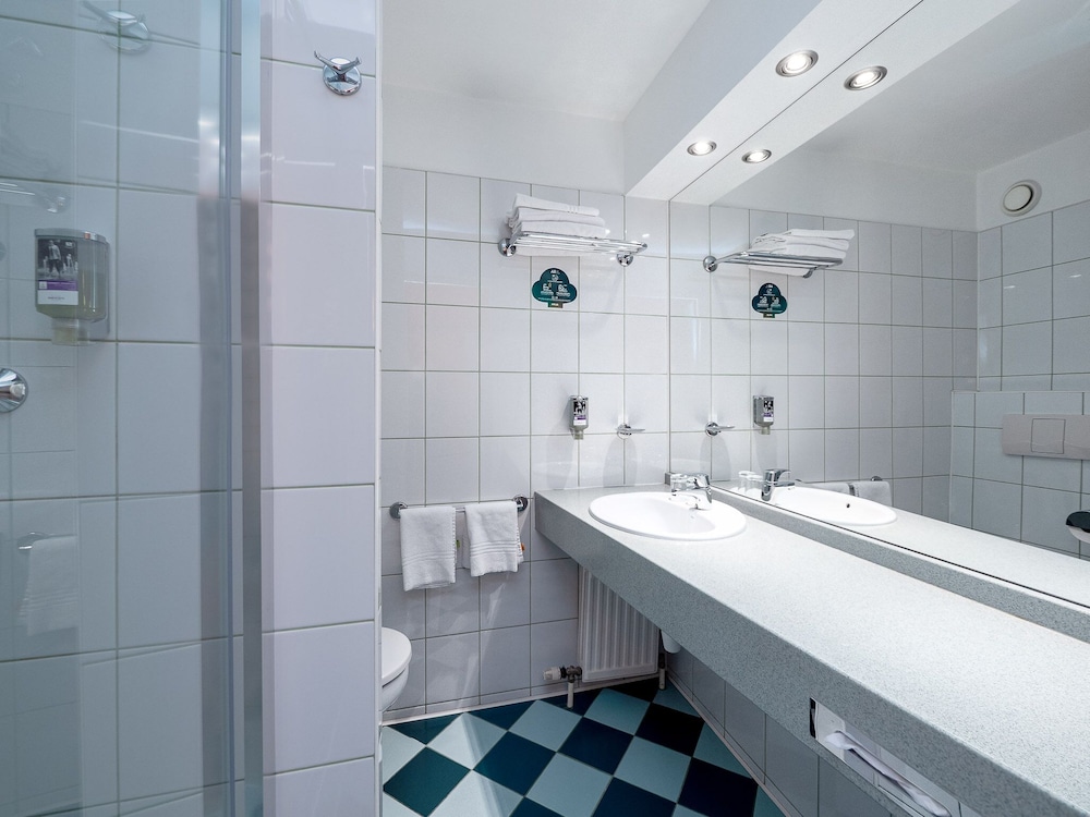 Habitación estándar con camas gemelas del hotel Mercure Cieszyn. Foto 7