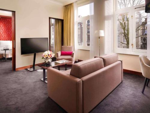 SUITE PRESTIGE - 1 Cama King Size - Servicio de Mayordomo - Vistas al Canal - Salón Independiente del hotel Sofitel Legend The Grand Amsterdam. Foto 2