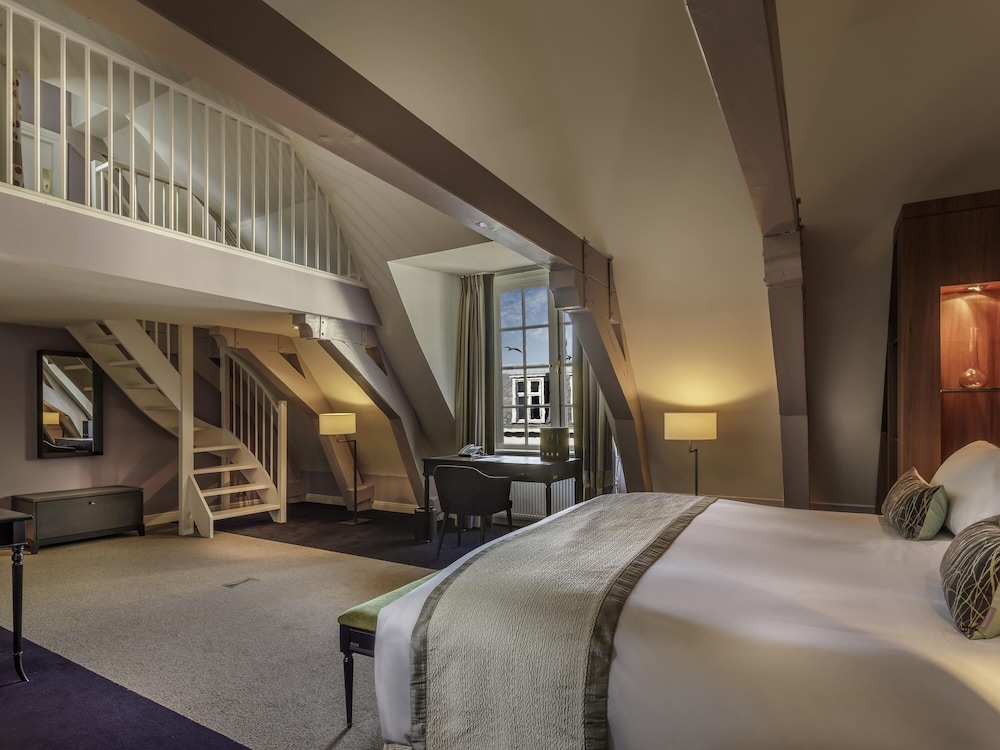 SUITE REAL - 1 Cama King Size - Servicio de Mayordomo - Salón y Comedor Independientes - Única del hotel Sofitel Legend The Grand Amsterdam