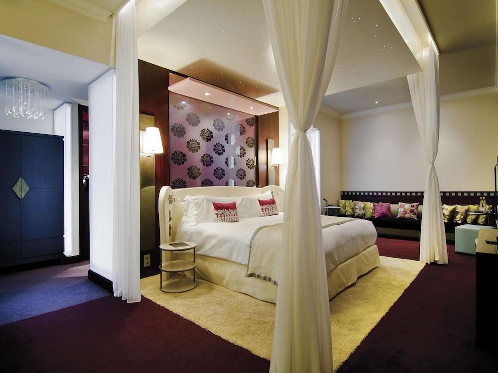 SUITE ÓPERA - 1 Cama King - SERVICIO DE MAYORDOMO; VISTAS AL JARDÍN O AL PATIO INTERIOR; SALÓN INDEPENDIENTE del hotel Sofitel Legend The Grand Amsterdam