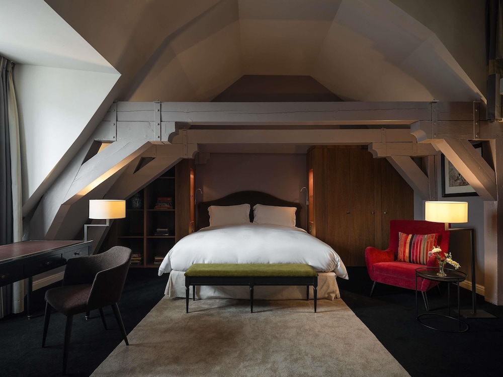 SUITE REAL - 1 Cama King Size - Servicio de Mayordomo - Salón y Comedor Independientes - Única del hotel Sofitel Legend The Grand Amsterdam. Foto 4