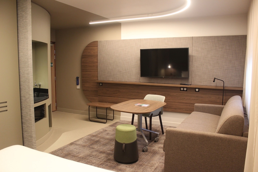 Suite superior, 1 cama doble con sofá cama del hotel Novotel Suites Rouen Normandie. Foto 19
