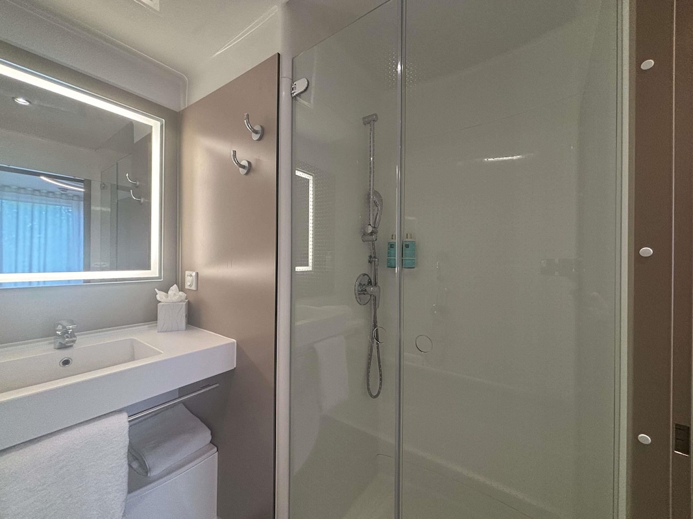 Suite superior, 1 cama de matrimonio con sofá cama del hotel Novotel Suites Rouen Normandie. Foto 8