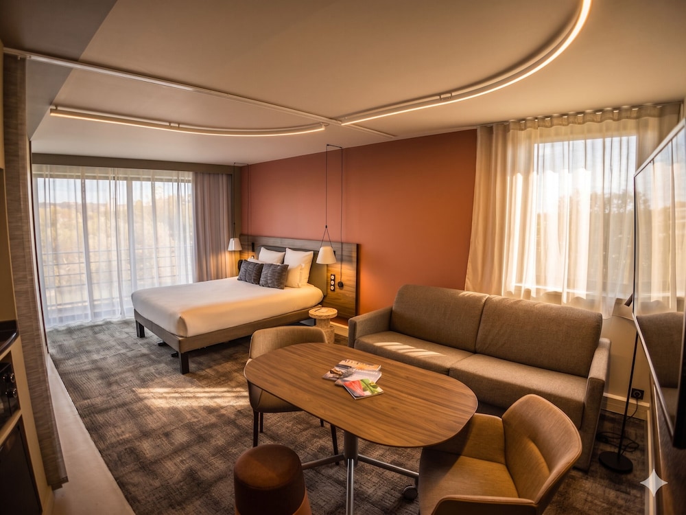 Suite Ejecutiva del hotel Novotel Suites Rouen Normandie. Foto 3