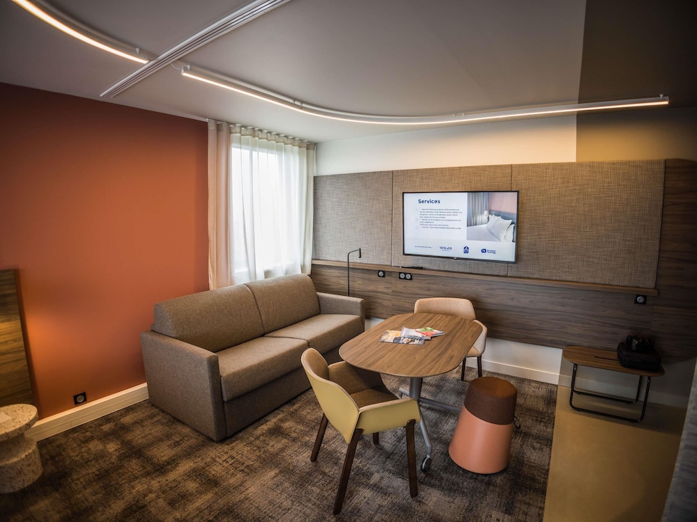 Suite Ejecutiva del hotel Novotel Suites Rouen Normandie. Foto 4