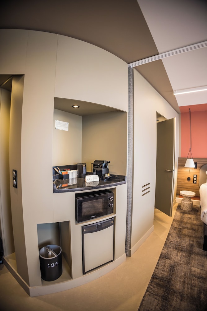 Suite superior, varias camas del hotel Novotel Suites Rouen Normandie. Foto 5
