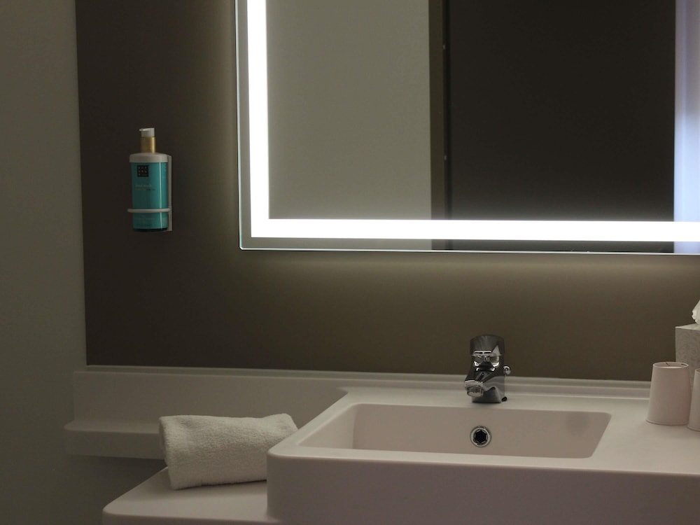 Suite Superior 2 Camas individuales 1 Cama doble kitchenette del hotel Novotel Suites Rouen Normandie. Foto 8