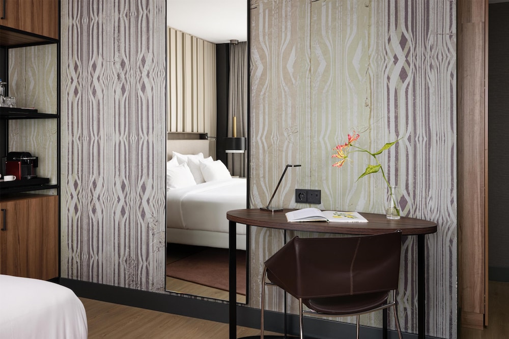 Habitación Premium del hotel Nh Collection Amsterdam Flower Market. Foto 9