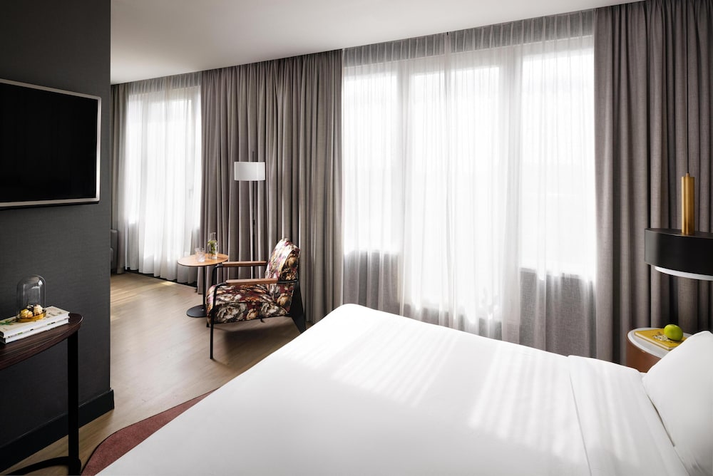 Habitación Premium, balcón del hotel Nh Collection Amsterdam Flower Market. Foto 6