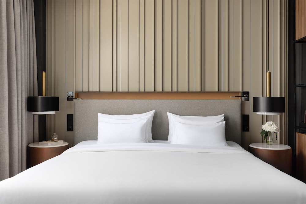 Habitación Premium (Extra Bed 2 adults + 1 child) del hotel Nh Collection Amsterdam Flower Market. Foto 11