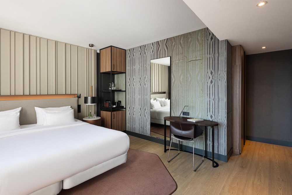 Habitación Premium (Extra Bed 3 adults) del hotel Nh Collection Amsterdam Flower Market. Foto 6