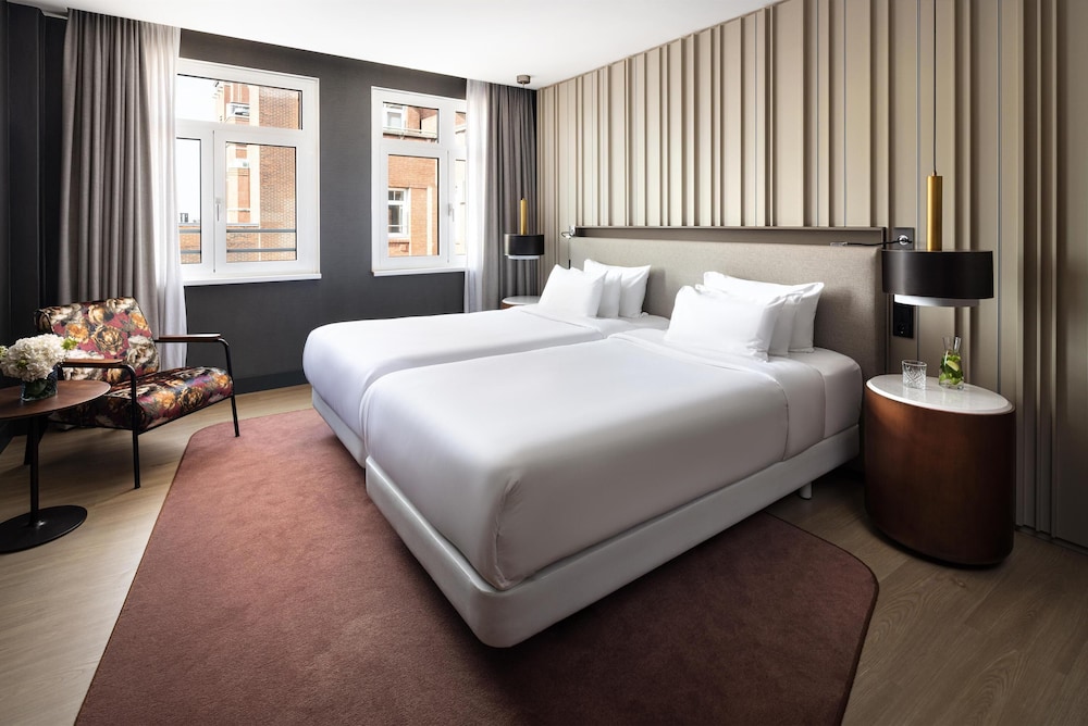 Suite junior del hotel Nh Collection Amsterdam Flower Market. Foto 11