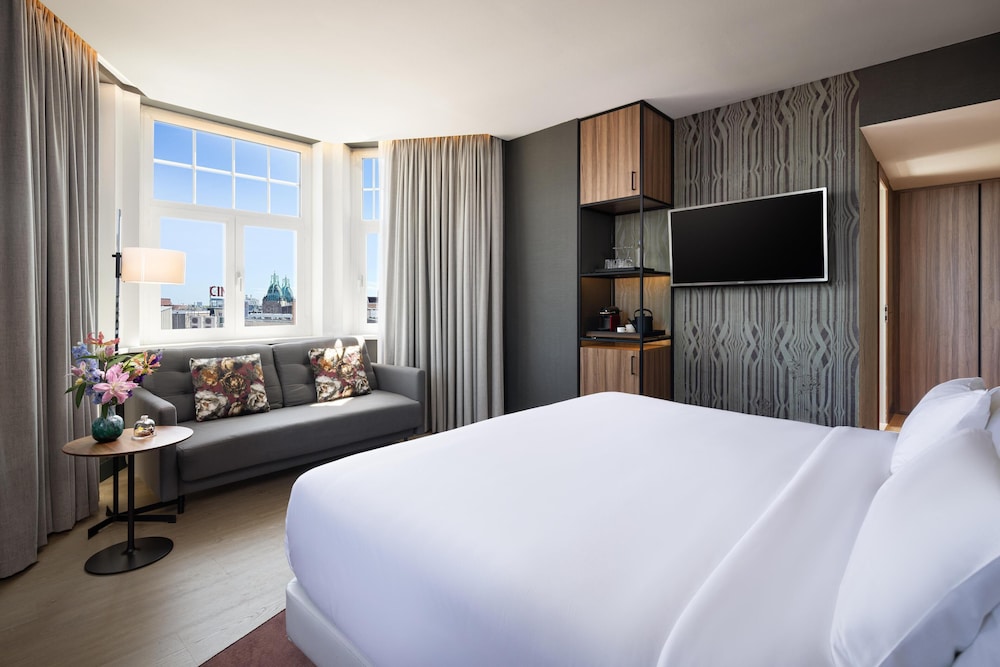 Suite junior (View, Extra Bed 2 adults + 1 child) del hotel Nh Collection Amsterdam Flower Market. Foto 8
