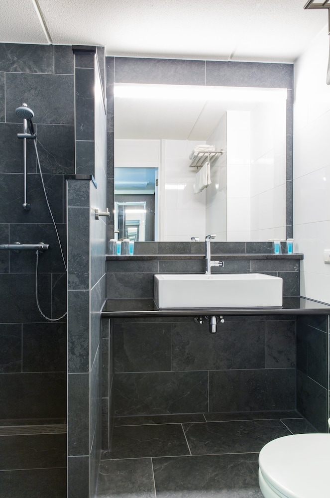 Habitación Deluxe, 2 camas individuales del hotel Bastion Amsterdam Amstel. Foto 4