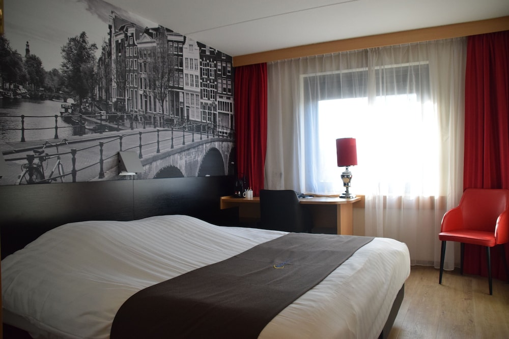 Habitación Confort, 1 cama de matrimonio grande del hotel Bastion Amsterdam Amstel