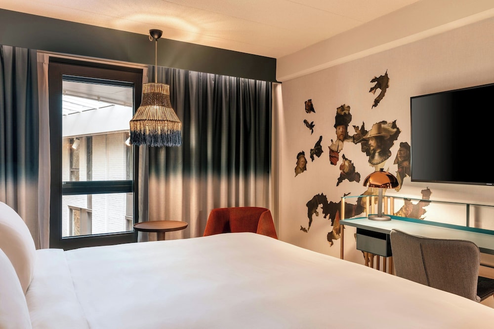 Habitación Club, 1 cama de matrimonio grande del hotel Renaissance Amsterdam. Foto 8