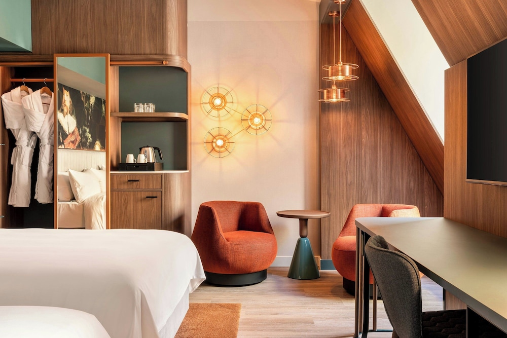 Habitación familiar, 2 camas dobles del hotel Renaissance Amsterdam. Foto 7