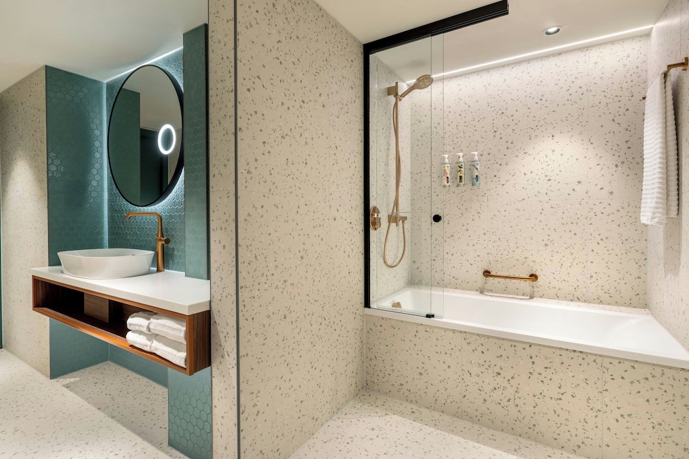 Suite junior, 1 cama doble, no fumadores del hotel Renaissance Amsterdam. Foto 6